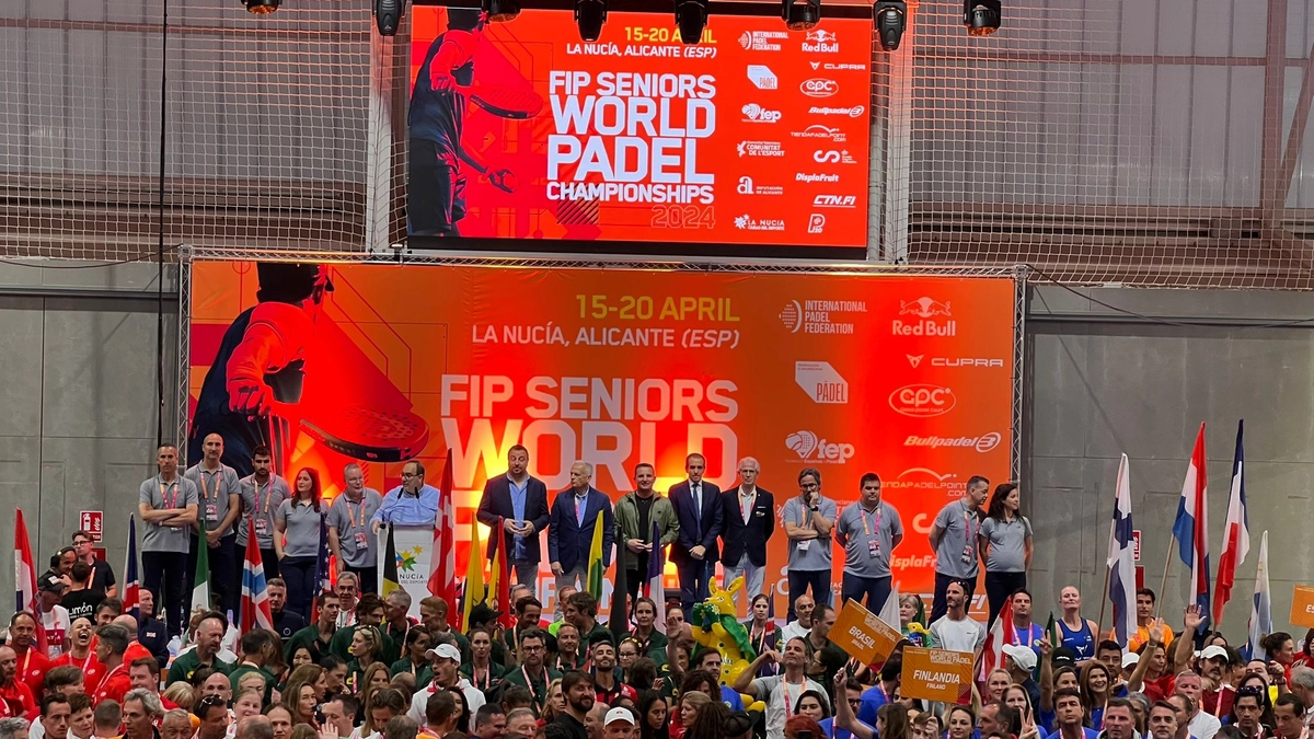 La Nucía se convierte en el foco del pádel global con más de 600 atletas en el FIP Seniors World Championships